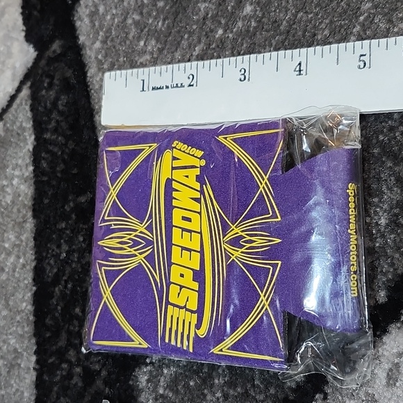 SPEEDWAY MOTORS BEVERAGE CAN COOLER KOOZIE SET-OF-3 & HAND TOWEL PRICE FIRM - Picture 3 of 9